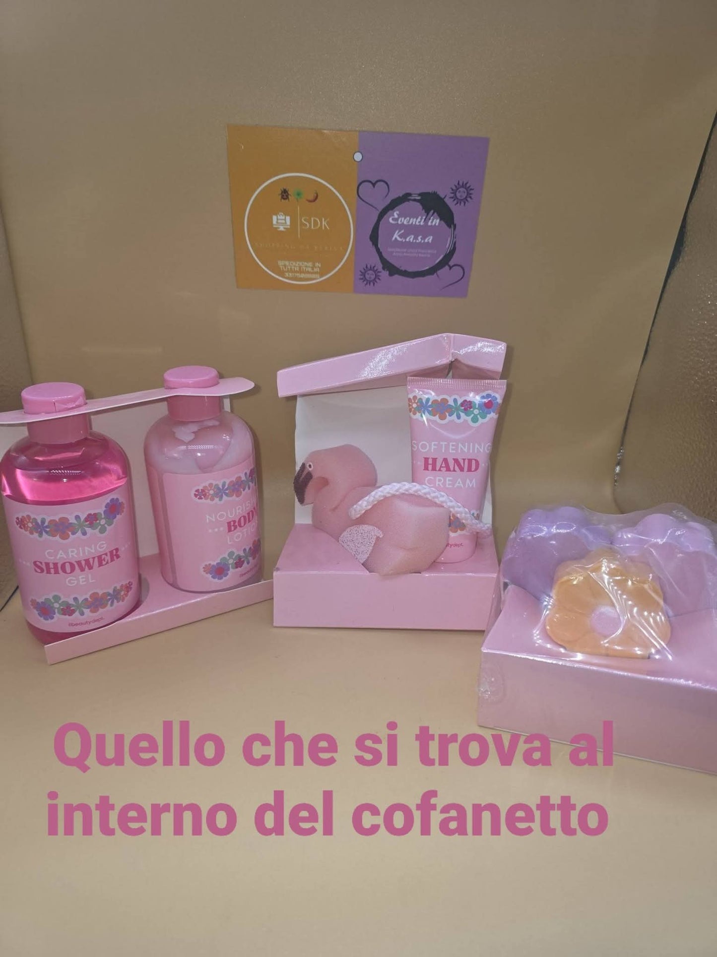 un set regalo di cosmetici per la cura del corpo in una confezione a forma di furgoncino rosa chiamato "The Beauty Truck".