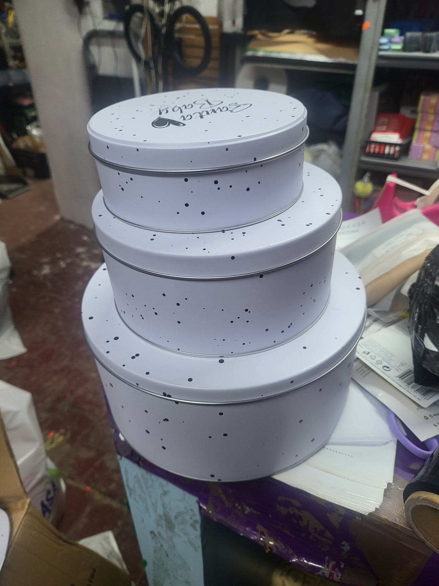 Tris scatole in latta