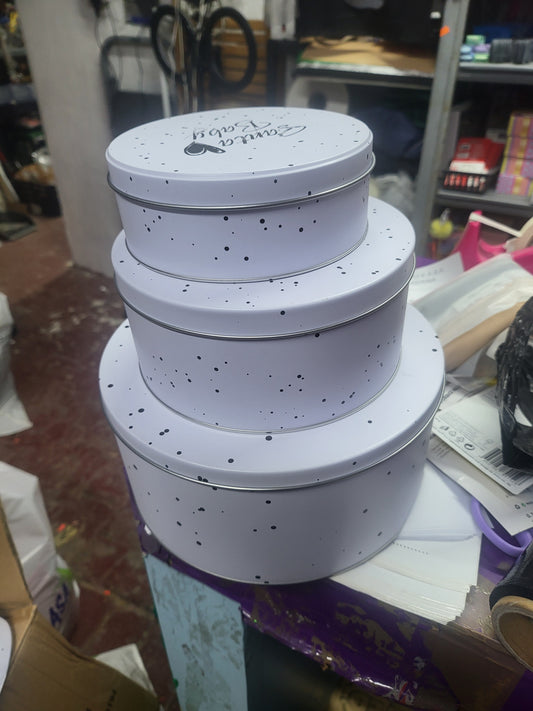 Tris scatole in latta