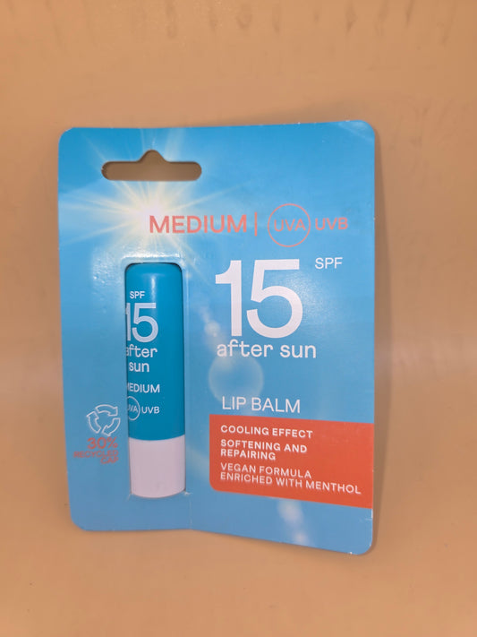 Questo balsamo labbra è un prodotto After Sun Lip Balm SPF 15.